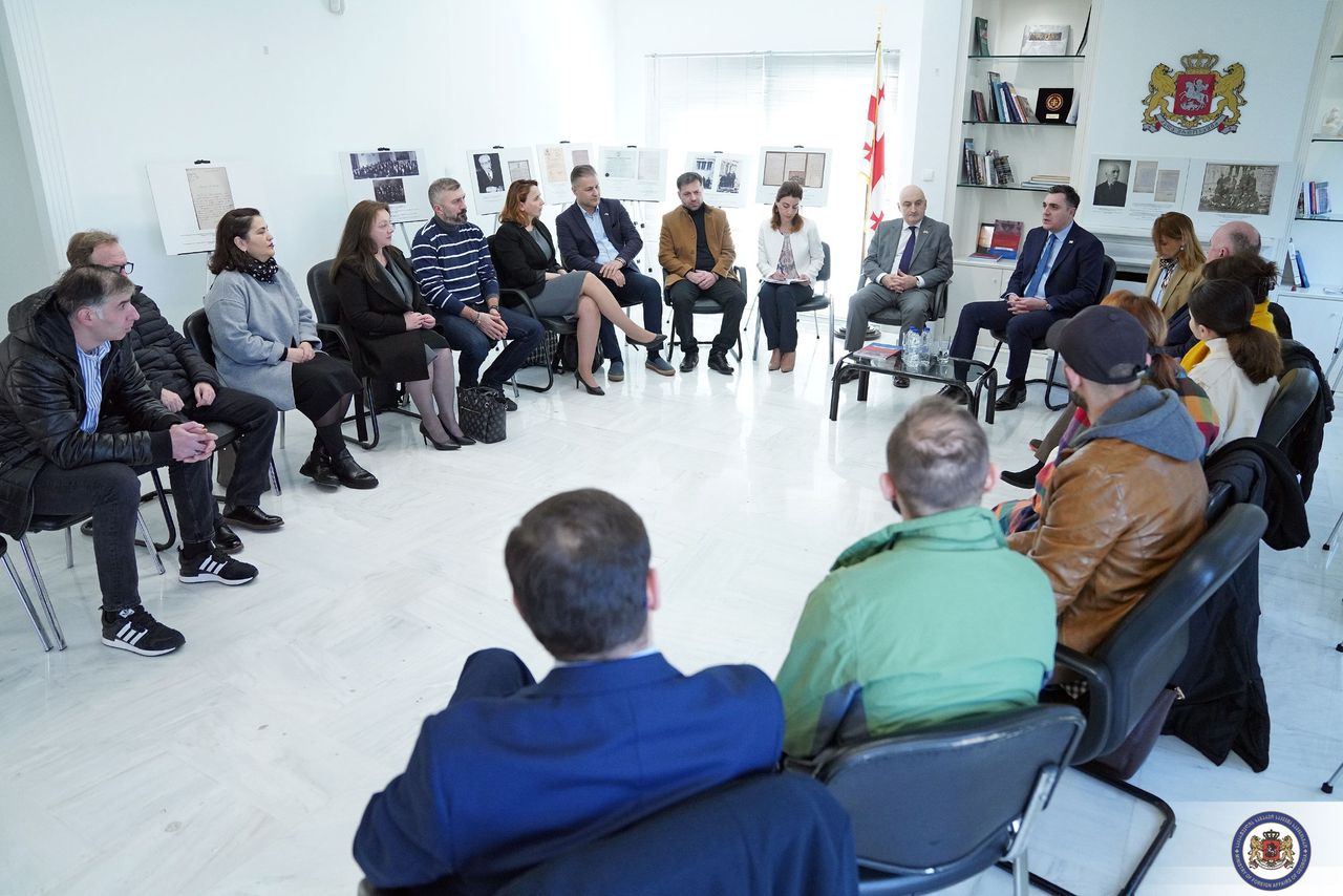 ილია დარჩიაშვილმა საბერძნეთის რესპუბლიკაში ვიზიტის ფარგლებში, შეხვედრა გამართა საბერძნეთში არსებული დიასპორული ორგანიზაციების ხელმძღვანელებთან
